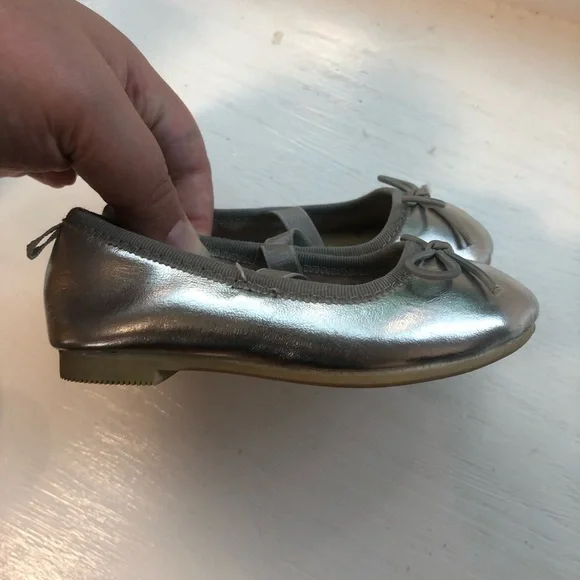 Cat and Jack silver slip on ballet flats size 5 toddler girl - Picture 3 of 5